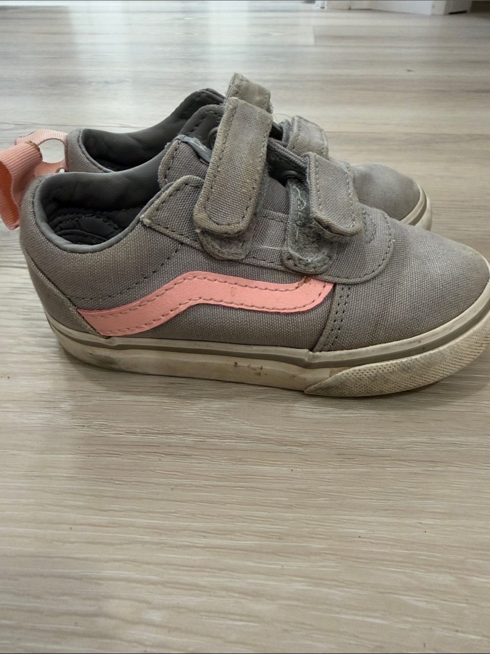 Vans Kids Gray Canvas Sneakers with Pink Side Wave